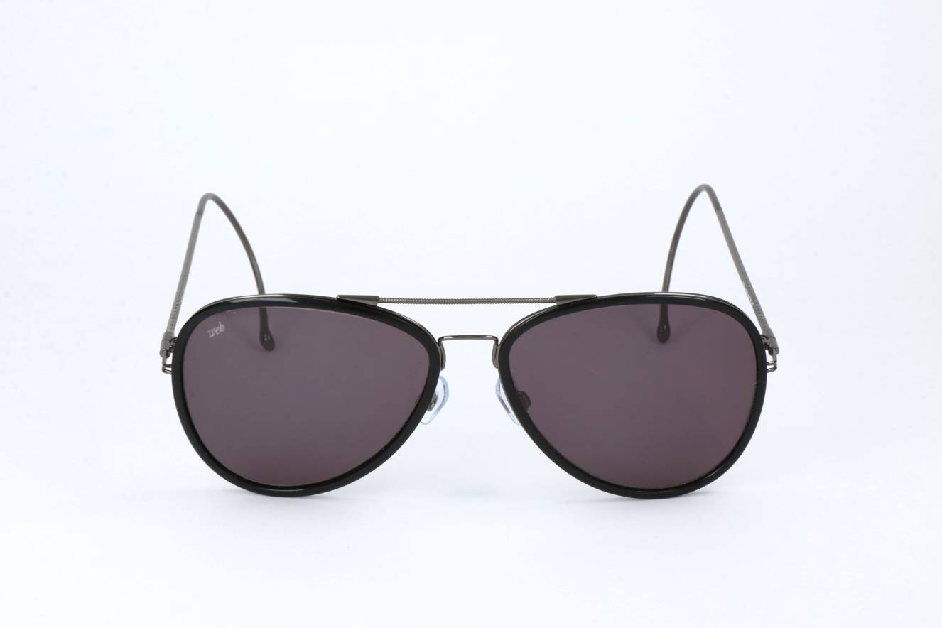 we0069 shiny black